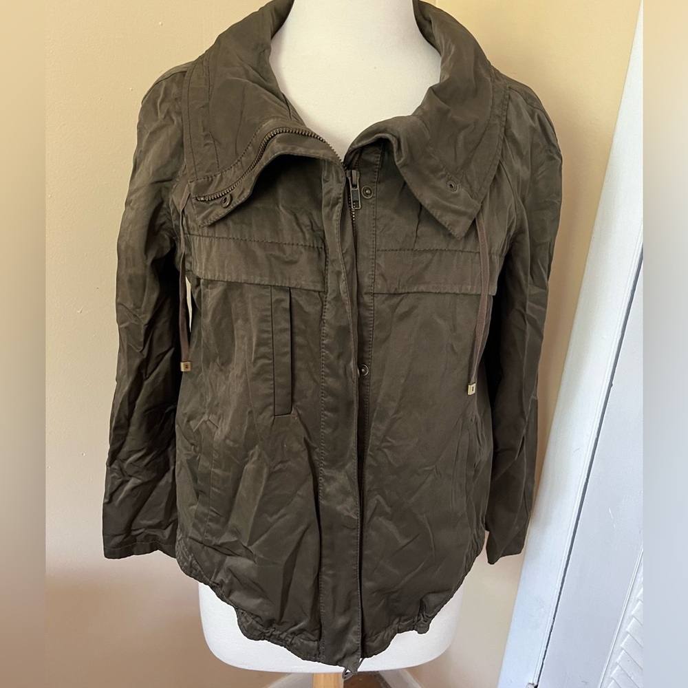 Ann Taylor Loft women’s cropped green jacket. Size M